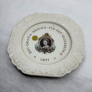 Queen Elizabeth II Silver Jubilee Plate 1977 Lord Benson Pottery